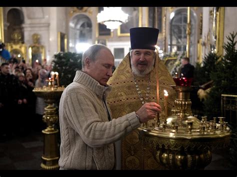 Russia Si Celebra Il Natale Ortodosso Putin In Chiesa Foto Alto Adige