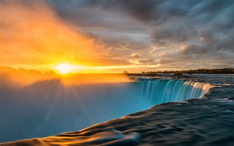 Sunrise Over The Niagara Falls Fantastic Moment