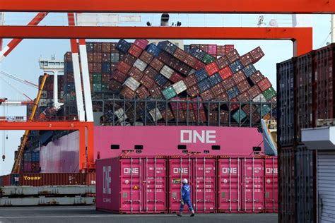Shipping Containers Fall Overboard At Fastest Rate In Seven Years