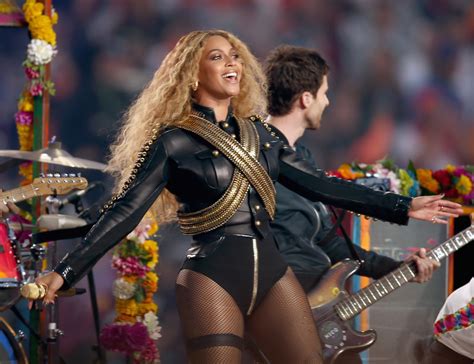Beyonce Super Bowl Performance Outfits Nod To Black Culture And Paying