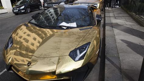 سيارات ذهبية سعودية تثير ضجة في العاصمة البريطانية Cnn Arabic