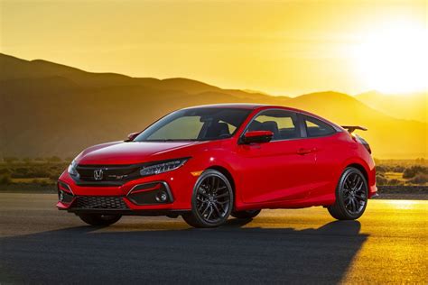 The 2017 honda civic hatchback starts at $19,700. 2020 Honda Civic Si gets a big tech upgrade for only $700 ...