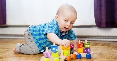Bayi Memang Suka Meneroka Benda Baru Beri Permainan Sesuai Boleh Bantu