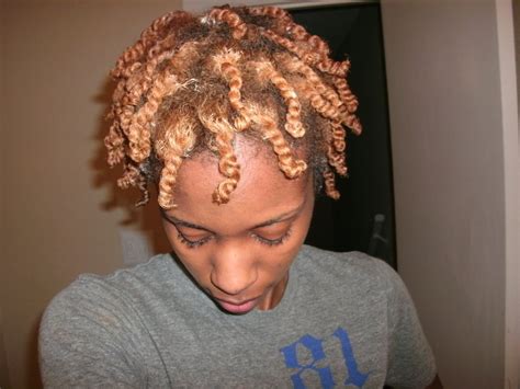 So i thought i start with one that all naturals would like to know: Natural Hair Stories: My First Dry Two-Strand Twist Out ...