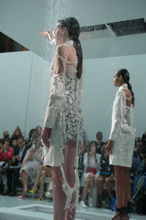 clothes dissolve on the catwalk at chalayan ss16 show