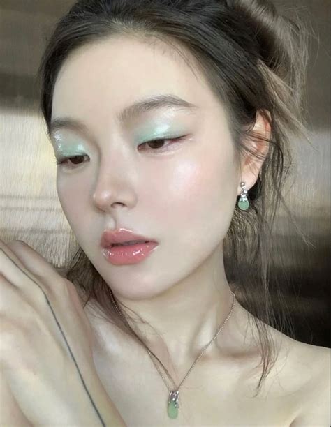 Pin By Benzxzxz On Time To Make Up Ethereal Makeup Makeup Edgy Makeup