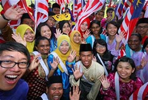 Dahulu kala sebelum aku dan kaum ku di usir dari kerajaan langit, aku sempat mencuri sebuah biji timun mas ajaib. Menemplak tanggapan: Bukan semua kaum Melayu malas, Cina ...