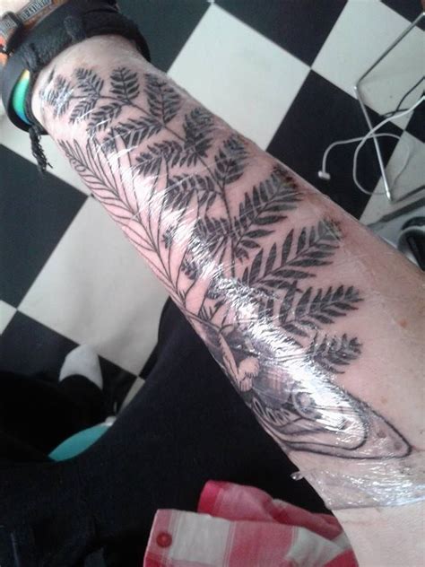 Since joel told her that the bite is dangerous, ellie attempted a chemical burn, which she. elli tattoo last of us 2 | Tatuagem, Tatuagens, Tatoo