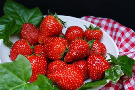 2560x1440 Wallpaper Strawberries Fruit Peakpx