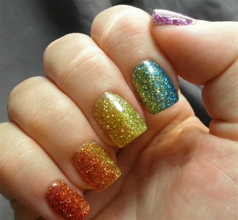 Sehen sie sich die besten gelnägel auf den bildern image uploaded by xxsugarnspicexx. Gelnägel mit Glitzer gestalten - 2 Techniken & schöne ...