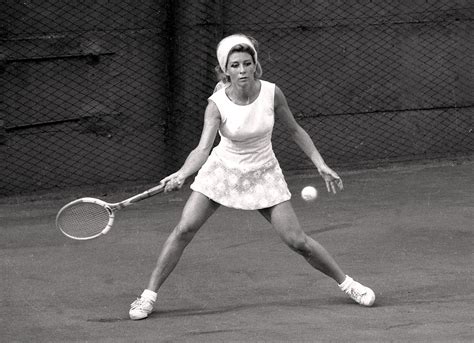Nata a milano il 22 marzo 1935 è stata campionessa d'italia dal 1958 al 1975, con 264 presenze in nazionale e 30 federation cup. Lea Pericoli, 80 anni e molte vite sotto rete - IlGiornale.it