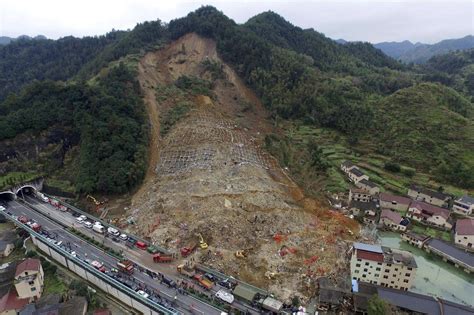 China Landslide Search For Survivors Continues As Death Toll Reaches 25 Bbc News
