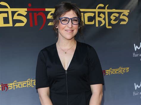 Mayim Bialik Doesnt Want To Show Off Her Body Imperfections