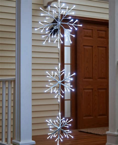 Waterproof Lighted Triple Snowflake Hanger With Timer Outside
