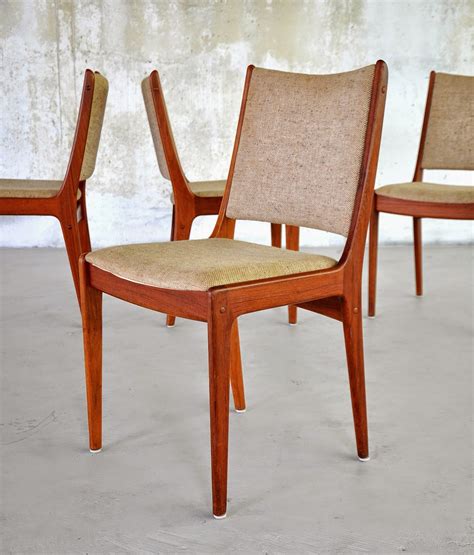 Select Modern Set Of 4 Danish Modern Teak Dining Chairs