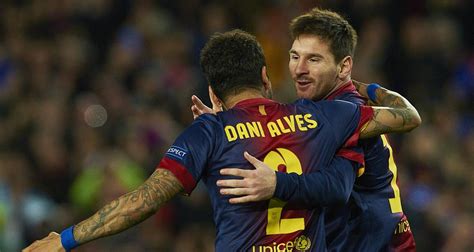 Psg Dani Alves Pousse Pour Un Retour De Messi Au Barça