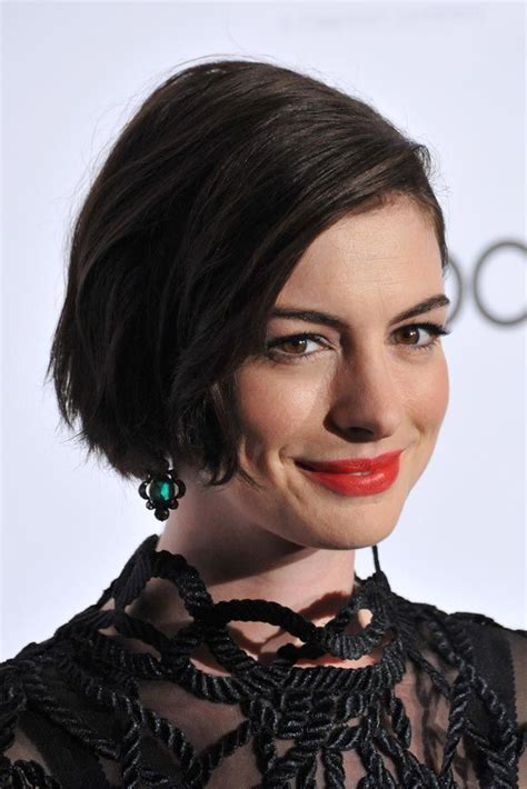 Reasons To Want Anne Hathaway Short Hair Pixies And Bobs That Turn