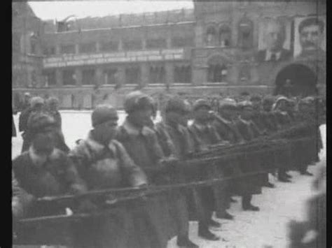 79 лет назад произошло одно из самых впечатляющих по своему внутреннему драматизму событий за всю великую отечественную. Парад в Москве на Красной площади 7 ноября 1941 года