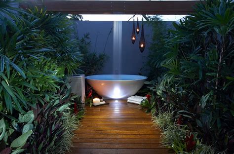 23 Amazing Inspirations That Take The Bathroom Outdoors