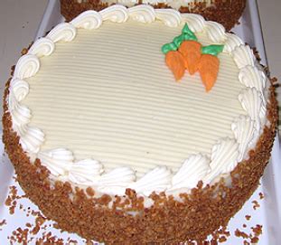 Learn how to make carrot cake with a beautiful bakery style decoration. carrot cake - Decoration ideas | Little Birthday Cakes