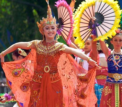 Koleksi gambar tari merak sketsa terbaru. Tari Merak. | Budaya, Penari, Merak