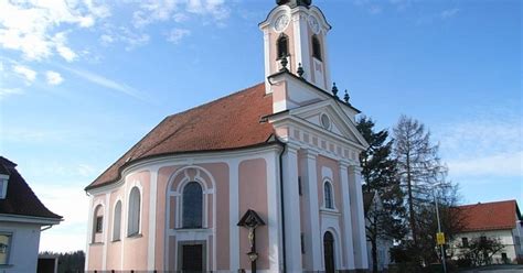 This guest house offers easy access to neuburg am inn's city center, which is about 5 minutes' walk away. Pfarrkirche Neuburg am Inn | Bistum Passau