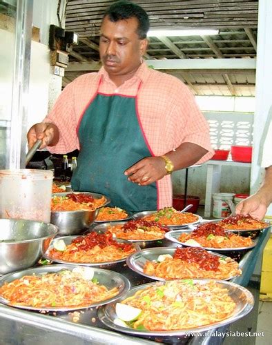 De a szolgáltatás nagyon gyors, mivel a mee sotongot nagy tételekben készítik el, és gyorsan több tányért is adnak egyszerre, így érdemes várni. Mee Sotong Hameed Pata, Esplanade Penang - Best recipes ...