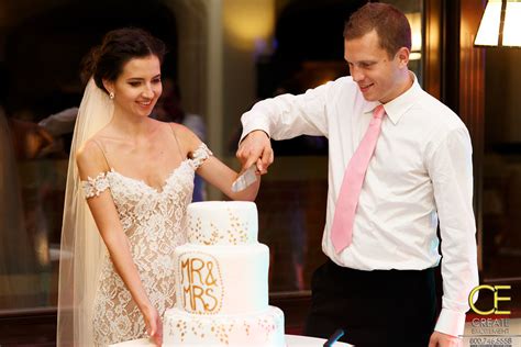 Cut the cake to sweet tunes that totally represent your love. 18 Songs for Your Wedding Cake Cutting Ceremony - Create ...