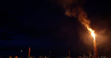 Venezuelas Second Largest Refinery Suspends Gasoline Production Sources Reuters