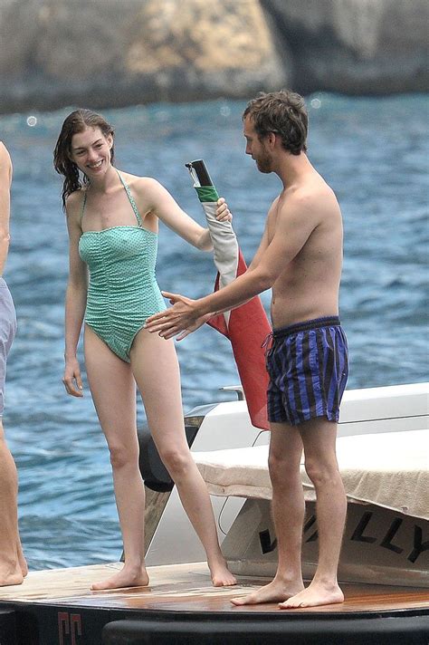 Anne Hathaway Sexy Photoshoot Bikini Picturesimages In Hd