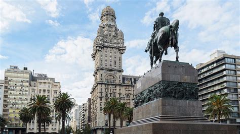 O Que Fazer Em Montevideo Uruguai Viagens E Caminhos