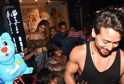 Disha Patani And Tiger Shroff Birthday Dinner And Celebrate With Fans