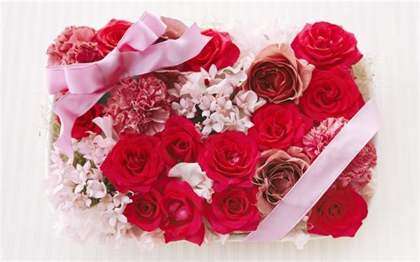 So when it's your loved one's birthday there couldn't be a better way of expressing yourself other than with these warm and beautiful birthday flowers ecards. Romantic Roses - Roses Wallpaper (13966421) - Fanpop - Page 10