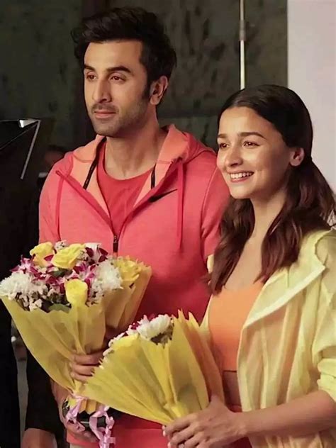 Alia Bhatt Reacts To Ranbir Kapoor Being Called Toxic Rahas Leaked Photo And More