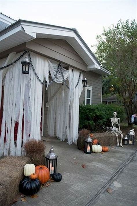 20 Outdoor Halloween Decoration Ideas
