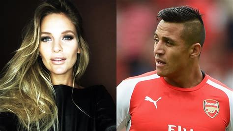 Top 16 Hottest Wives And Girlfriends Of Football Play