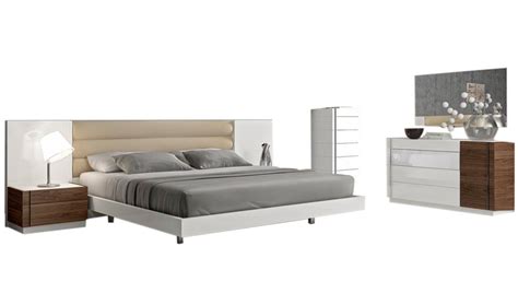Jandm Furniture Lisbon Premium King Bedroom Set In White And Walnut