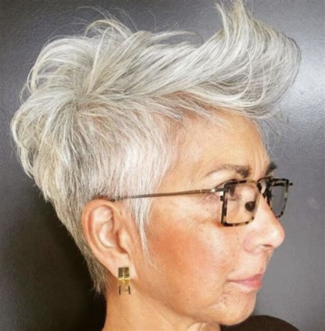 50 Best Short Pixie Haircuts For Older Women 2022