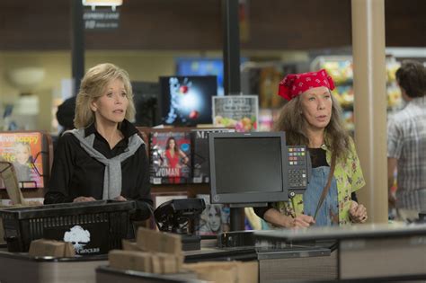 Grace And Frankie Photos First Look At The Netflix Series Glamour