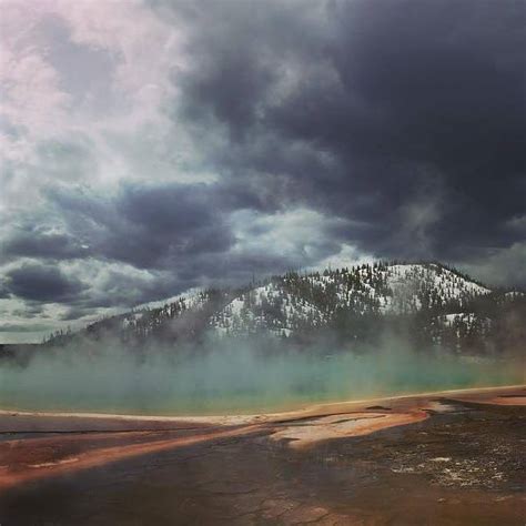 Discover The Majestic Natural Beauty Of Yellowstone National Park In