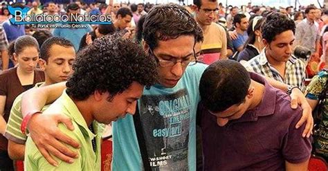 12 Mil Jóvenes Cristianos Egipcios Se Reúnen Para Orar En El Desierto