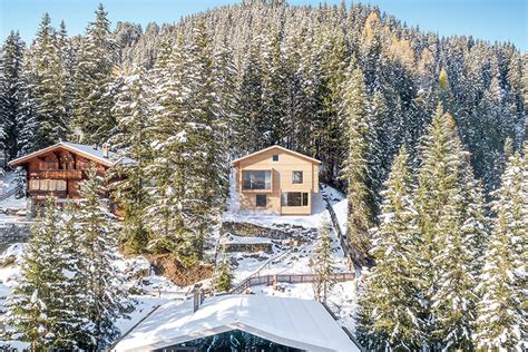 The apartments in the haus am waldrand (house at the forest edge) are the ideal location for your holidays in kaltenbach in the zillertal. N°1907 Haus am Waldrand - AuerArchitekten