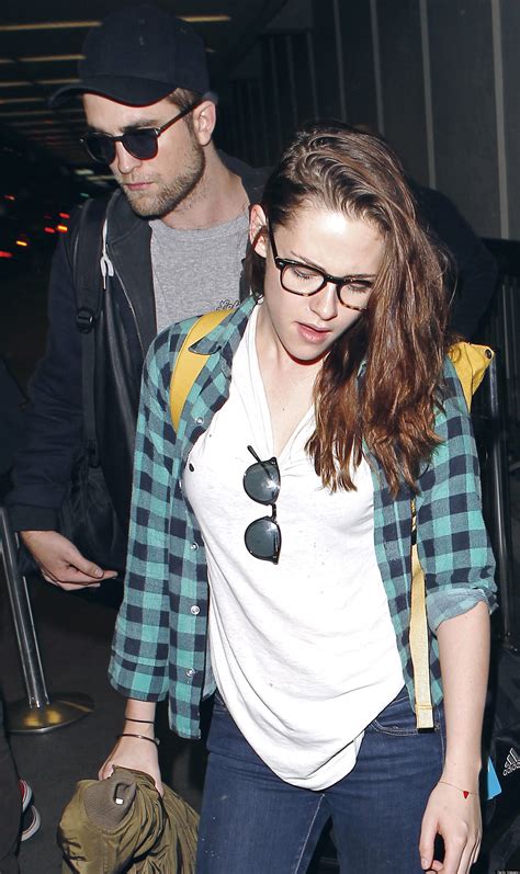 Elsewhere, another fan aj knight tweeted: Robert Pattinson, Kristen Stewart Split: 'Twilight' Stars ...