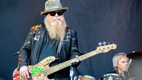 Zz Tops Iconic Bassist Dusty Hill Dies At 72 Nbc New York