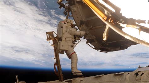 Voyage dans l'espace : Aller dans l'espace est une vraie douleur dans le dos | Prodiaki
