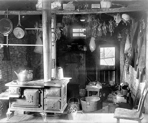 This Rare Shot Shows What The Interior Of One Nineteenth Century Summer