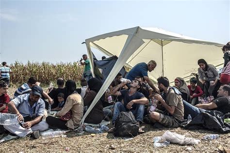 Desperate Journey Refugees And Asylum Seekers In Hungary Human Rights Watch