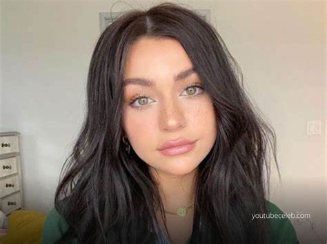 Andrea Russett Age How Old Is The American Social Media Star And Artist Ytc