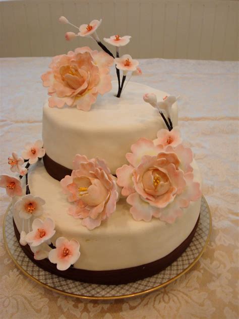 Floral Cake Gum Paste Flowers On Fondant Cake Floral Cake Cake