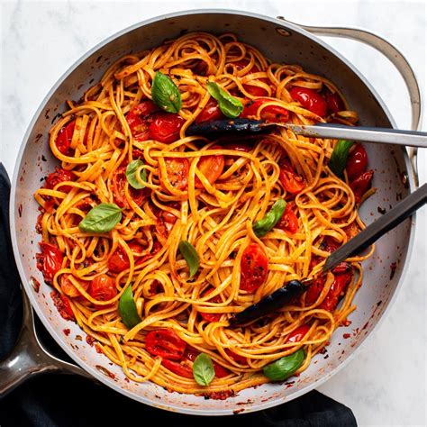 Spicy Tomato Basil Pasta Only 20 Minutes From My Bowl